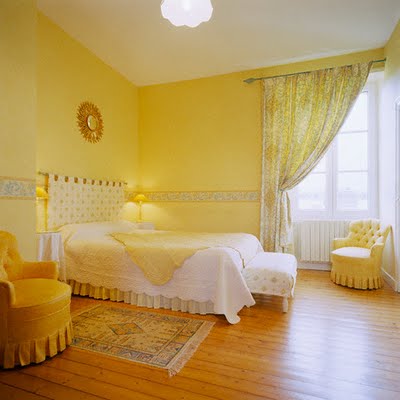 kamar tidur nuansa kuning (1)