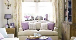 ruang tamu warna ungu yang nyaman